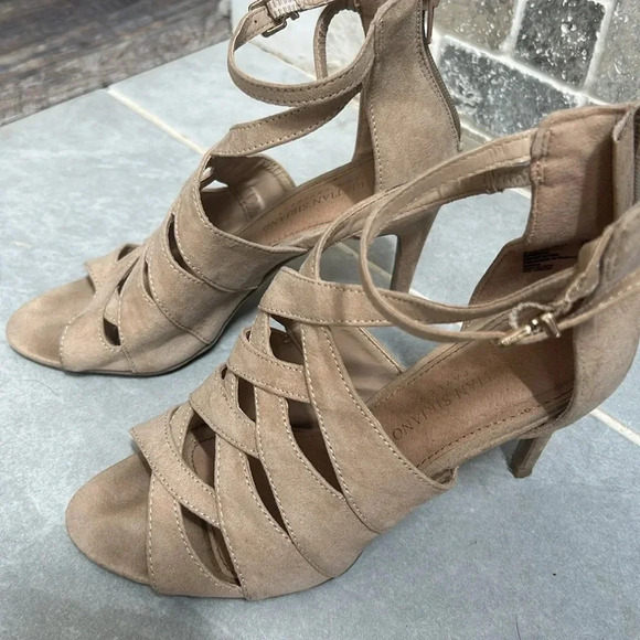 Sexy Ankle strap, 3 1/2 in heel. - Picture 4 of 11